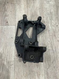 Кронштейн двигателя Peugeot 406