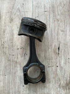Поршень Opel Vectra B