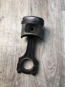Поршень Mercedes-Benz 190 1989 w201