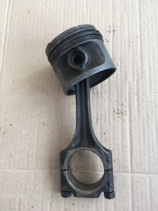 Поршень Volkswagen Golf