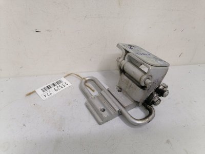 Петля двери нижняя Volkswagen Passat B5