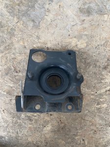 Подушка АКПП Toyota Prius 1998 NHW10