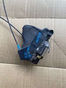 Замок боковой двери Toyota Avensis T25