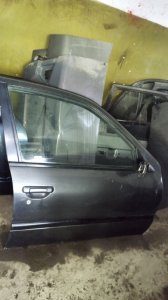 Дверь боковая Nissan Primera P10