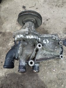 Помпа Volkswagen Passat 1989