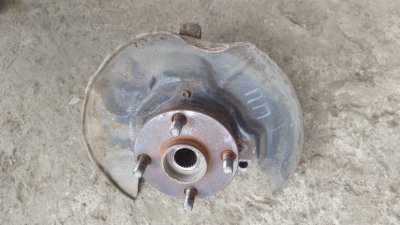 Кулак поворотный Toyota Prius 1998 NHW10