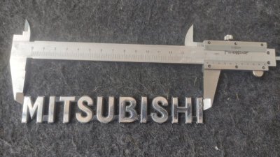 Эмблема Mitsubishi Pajero