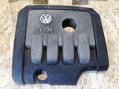 Крышка накладка двигателя Volkswagen Passat B6