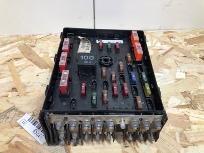 Блок предохранителей Volkswagen Passat B6