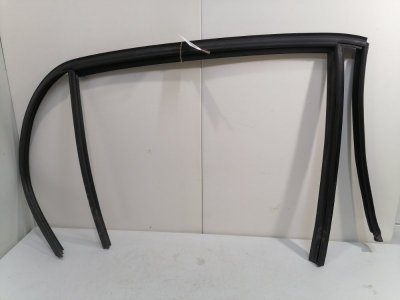 Уплотнитель стекла двери BMW E87