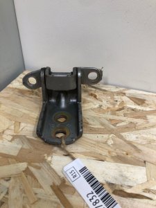 Петля двери Nissan X-Trail T30