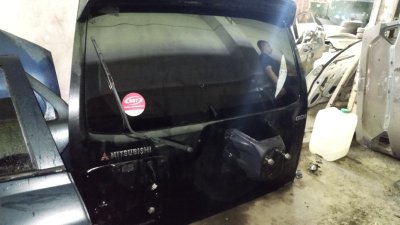 Крышка багажника Mitsubishi Pajero 3