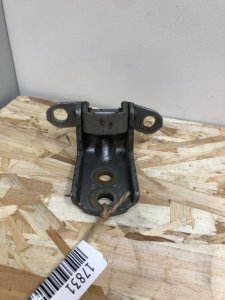Петля двери Nissan X-Trail T30