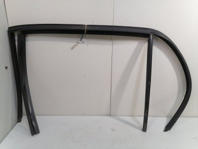 Уплотнитель стекла двери BMW E87