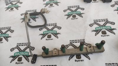Демпфер топливной рампы Toyota Prius 2007 NHW20