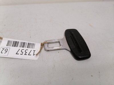 Скоба ремня безопасности Volkswagen Passat B4