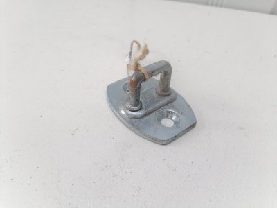 Петля замка двери Toyota Corolla E150