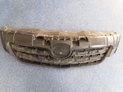 Решетка радиатора Toyota Corolla E150
