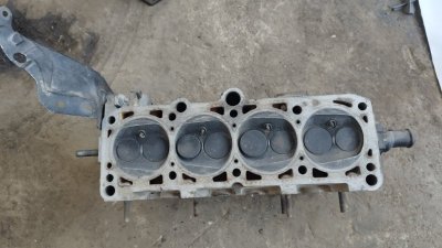 Головка блока цилиндров Volkswagen Passat 1988 B2