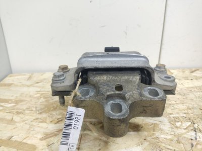 Опора двигателя Volkswagen Passat B6