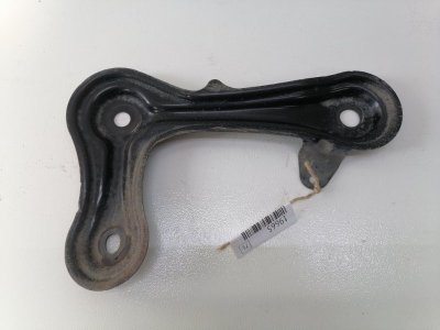 Крепление балки подвески Toyota Corolla E150
