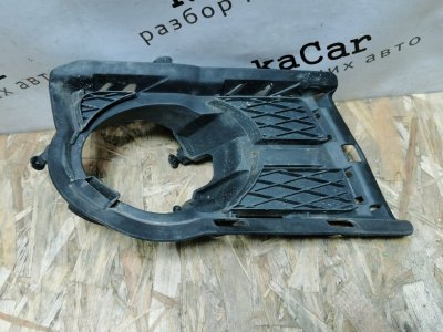 Решетка бампера Volkswagen Tiguan 2009 5N1