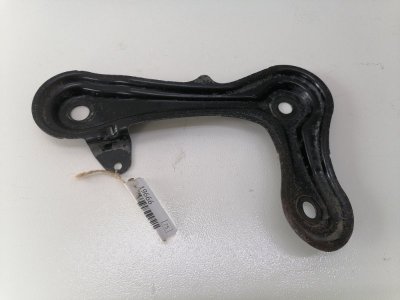 Крепление балки подвески Toyota Corolla E150