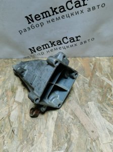 Кронштейн опоры двигателя Mercedes C-Class W204 2010 C180 CGI