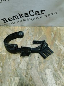 Кронштейн крепления стартера Volkswagen Tiguan 2009 5N1