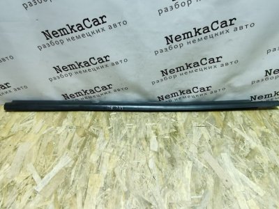 Молдинг стекла Volkswagen Tiguan 2010 5N1