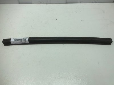 Уплотнитель стекла двери Volkswagen Passat B4