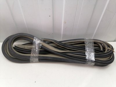 Уплотнитель проема двери Toyota Camry V40