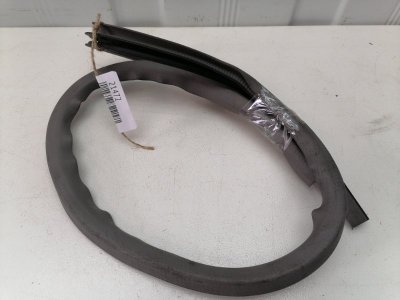 Уплотнитель проема двери Subaru Forester SF5