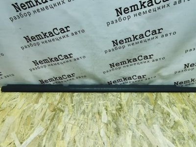 Молдинг стекла Volkswagen Tiguan 2010 5N1