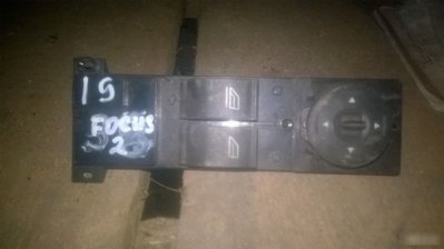Блок управления стеклоподъемниками Ford Focus 2