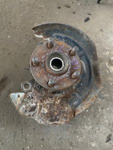 Кулак поворотный Toyota carina 1993 ST190