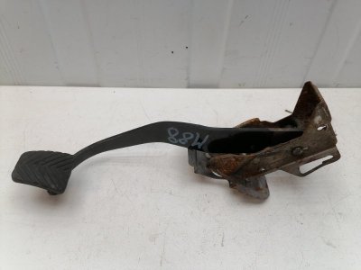 Педаль сцепления Mitsubishi Lancer 9