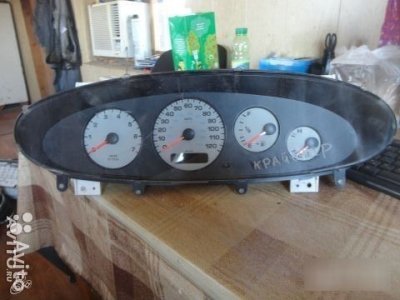 Щиток приборов Dodge Stratus