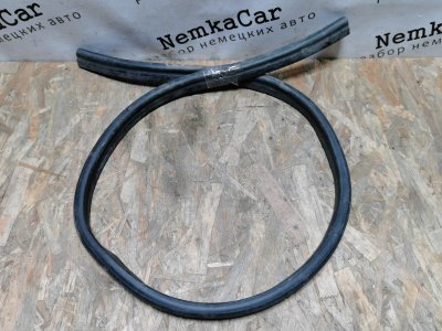 Уплотнитель капота Volkswagen Passat B6 2006 Седан
