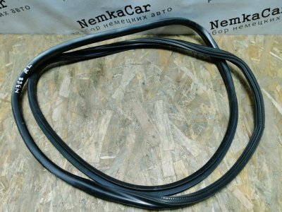 Уплотнительная резинка стекла Mercedes Vito 2012 639 рест