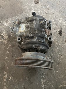 Компрессор кондиционера Toyota carina 1993 ST190