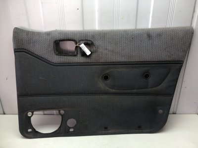 Обшивка двери Ford Fiesta MK3