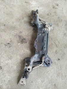 Балка подвески Toyota carina 1993 ST190