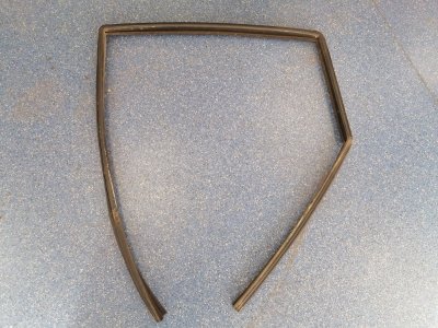 Уплотнитель стекла двери Volvo 460