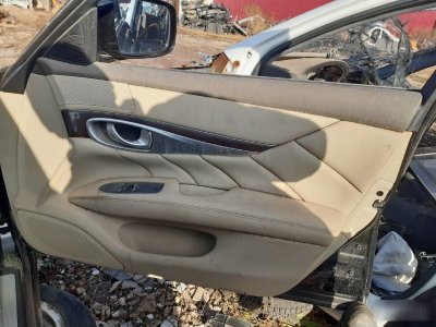 Обшивка двери Infiniti Q70