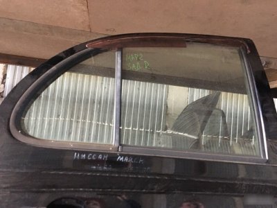 Стекло Nissan March