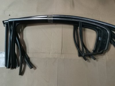 Уплотнитель стекла двери Volkswagen Passat B6 2007 Седан