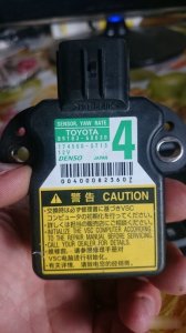 Датчик курсовой устойчивости Toyota Land Cruiser 200