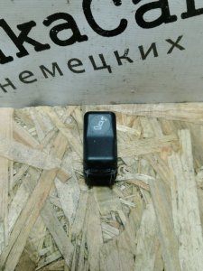 Кнопка подголовников Mercedes E-Classe W124 1992