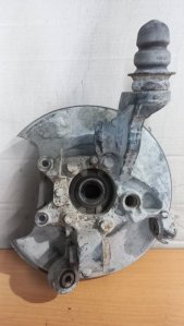 Кулак поворотный VOLVO XC90 2004